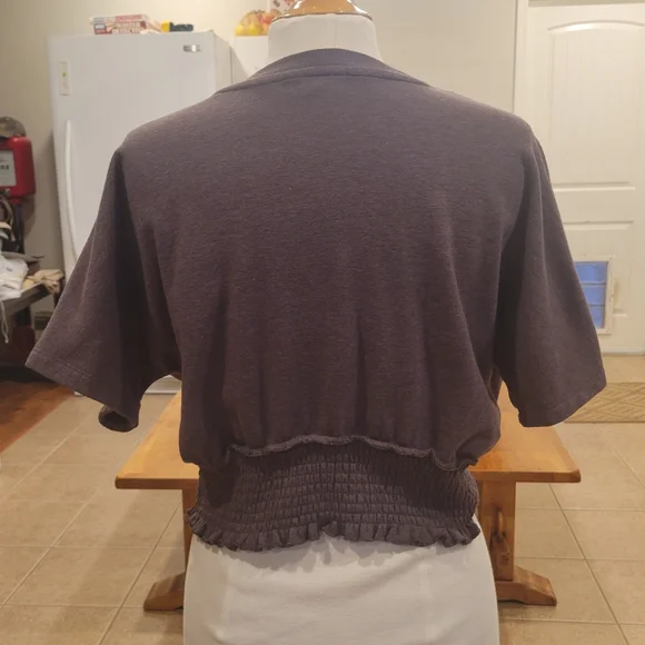 🌅EUC~ CLEO + WOLF SMOCKED GRAPHIC TEE - Picture 4 of 6